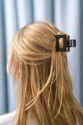 Square Haarklammer in schwarz mit elegantem Design