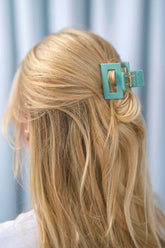 Square Haarklammer in pastellgrün mit elegantem Design, praktisches Haaraccessoire