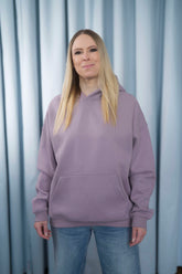 DUSTY LAVENDER Unisex Hoodie mit moderner, oversized Passform – kuschlig weich und aus hochwertigem Material.