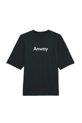 Oversized T-Shirt aus 100 % Bio-Baumwolle mit weitem, modernem Schnitt, erhältlich in Schwarz, Weiss und Natur. Individuell gestaltbar mit Wunschmotiv und frei wählbarer Platzierung. Weiche Qualität, überschnittene Ärmelansätze und lässiger Style für maximalen Tragekomfort. Mit Anway-Schriftzug in serifenloser, fetter Schrift auf der Vorderseite.