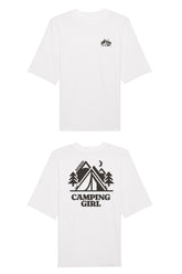 Oversized T-Shirt aus 100 % Bio-Baumwolle mit weitem, modernem Schnitt, erhältlich in Schwarz, Weiss und Natur. Individuell gestaltbar mit Wunschmotiv und frei wählbarer Platzierung. Weiche Qualität, überschnittene Ärmelansätze und lässiger Style für maximalen Tragekomfort. Mit kleinem Zelt-Motiv auf der Vorderseite und grossem „CAMPING GIRL“-Print auf dem Rücken