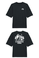 Oversized T-Shirt aus 100 % Bio-Baumwolle mit weitem, modernem Schnitt, erhältlich in Schwarz, Weiss und Natur. Individuell gestaltbar mit Wunschmotiv und frei wählbarer Platzierung. Weiche Qualität, überschnittene Ärmelansätze und lässiger Style für maximalen Tragekomfort. Mit kleinem Zelt-Motiv auf der Vorderseite und grossem „CAMPING GIRL“-Print auf dem Rücken