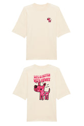 Oversized T-Shirt aus 100 % Bio-Baumwolle mit weitem, modernem Schnitt, erhältlich in Schwarz, Weiss und Natur. Individuell gestaltbar mit Wunschmotiv und frei wählbarer Platzierung. Weiche Qualität, überschnittene Ärmelansätze und lässiger Style für maximalen Tragekomfort. Vorderseite: Kleiner Hund im Comic-Stil auf der linken Brust. Rückseite: Handgezeichnetes Hundemotiv und Schriftzug „LIFE IS BETTER WITH ANWAY“