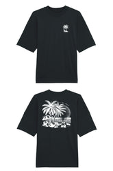 Oversized T-Shirt aus 100 % Bio-Baumwolle mit weitem, modernem Schnitt, erhältlich in Schwarz, Weiss und Natur. Individuell gestaltbar mit Wunschmotiv und frei wählbarer Platzierung. Weiche Qualität, überschnittene Ärmelansätze und lässiger Style für maximalen Tragekomfort. T-Shirt mit kleinem Motiv einer Palme und eines Liegestuhls auf der linken Brust und einem detaillierten Strandmotiv mit Palmen, Kokosnüssen und Sonnenuntergang auf der Rückseite.