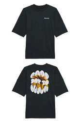Oversized T-Shirt aus 100 % Bio-Baumwolle mit weitem, modernem Schnitt, erhältlich in Schwarz, Weiss und Natur. Individuell gestaltbar mit Wunschmotiv und frei wählbarer Platzierung. Weiche Qualität, überschnittene Ärmelansätze und lässiger Style für maximalen Tragekomfort. Vorderseite: Kleiner „Anway“-Schriftzug auf der linken Brust. Rückseite: Grosses Design mit Sonnenblume und Text „GOOD DAY TO BLOOM“.
