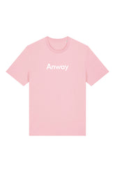 T-Shirt aus 100 % Bio-Baumwolle mit normaler Passform, erhältlich in verschiedenen Farben wie Blue Soul, Cotton Pink, Lavender, Aloe, Weiss und Schwarz. Individuell bedruckbar mit Wunschmotiv. Weiches, angenehm leichtes Material für hohen Tragekomfort. Ideal für einen zeitgemässen, entspannten Look. Mit weissem Anway-Schriftzug in serifenloser, fetter Schrift auf der Vorderseite.