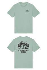 T-Shirt aus 100 % Bio-Baumwolle mit normaler Passform, erhältlich in verschiedenen Farben wie Blue Soul, Cotton Pink, Lavender, Aloe, Weiss und Schwarz. Individuell bedruckbar mit Wunschmotiv. Weiches, angenehm leichtes Material für hohen Tragekomfort. Ideal für einen zeitgemässen, entspannten Look. Mit kleinem Zelt-Motiv, Bäumen und Mond auf der Vorderseite und grossem „CAMPING GIRL“-Print auf dem Rücken.