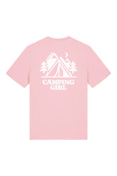 T-Shirt aus 100 % Bio-Baumwolle mit normaler Passform, erhältlich in verschiedenen Farben wie Blue Soul, Cotton Pink, Lavender, Aloe, Weiss und Schwarz. Individuell bedruckbar mit Wunschmotiv. Weiches, angenehm leichtes Material für hohen Tragekomfort. Ideal für einen zeitgemässen, entspannten Look. Mit grossem Zelt-Motiv, Bäumen, Mond und „CAMPING GIRL“-Print auf der Rückseite.