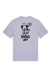 T-Shirt aus 100 % Bio-Baumwolle mit normaler Passform, erhältlich in verschiedenen Farben wie Blue Soul, Cotton Pink, Lavender, Aloe, Weiss und Schwarz. Individuell bedruckbar mit Wunschmotiv. Weiches, angenehm leichtes Material für hohen Tragekomfort. Ideal für einen zeitgemässen, entspannten Look. Grosser schwarzer Hundedruck mit Sprechblase und der Aufschrift „DOG girl“ auf der Rückseite.