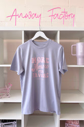 Unisex T-Shirt aus 100% Bio-Baumwolle Lavender lila mit rosa Print Aufdruck More Amore Per Favore