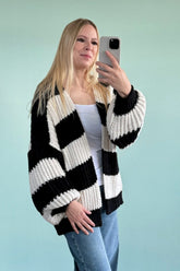 STRICKJACKE VITTORIA | SCHWARZ-CREME