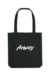 Nachhaltige Tote Bag mit «Anway» Pinsel bzw. Brush Schriftzug – grosse Stofftasche aus 80% recycelter Baumwolle und 20% recyceltem Polyester, mit langen Henkeln und modernem Schnitt in Black oder Natural Raw.