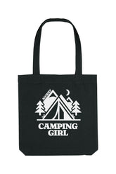 Schwarze Tote Bag mit weissem Print „CAMPING GIRL“ – Zeltmotiv mit Bergen, Tannen und Mond – grosse Stofftasche aus 80% recycelter Baumwolle und 20% recyceltem Polyester, ideal für Outdoor-Fans und Naturliebhaberinnen.