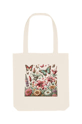 Naturfarbene Tote Bag mit farbiger Blumenwiese und Schmetterlingen – stilvoller, nachhaltiger Stoffbeutel aus 80% recycelter Baumwolle und 20% recyceltem Polyester, mit robusten Nähten und langen Henkeln.