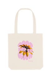 Naturfarbene Tote Bag mit dem rosa Schriftzug „GOOD DAY TO BLOOM“ im Retro-Stil, durchzogen von einer leuchtend gelben Sonnenblume – florales Statement-Piece mit positiver Botschaft.