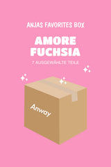 Box mit 7 Artikeln, Hoodie, Socken 3er-Pack, Trinkbecher, Midi Silk Scrunchie, Square Haarklammer, Travel Bag, Notizblock