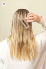 Stilvolle Haarklammer baileysfarben in einen mittelbraunen bis taupefarbenen Ton aus robustem und leichtem Material – modisches Haaraccessoire mit sicherem Halt und angenehmem Tragegefühl, ideal für den Alltag und besondere Anlässe.