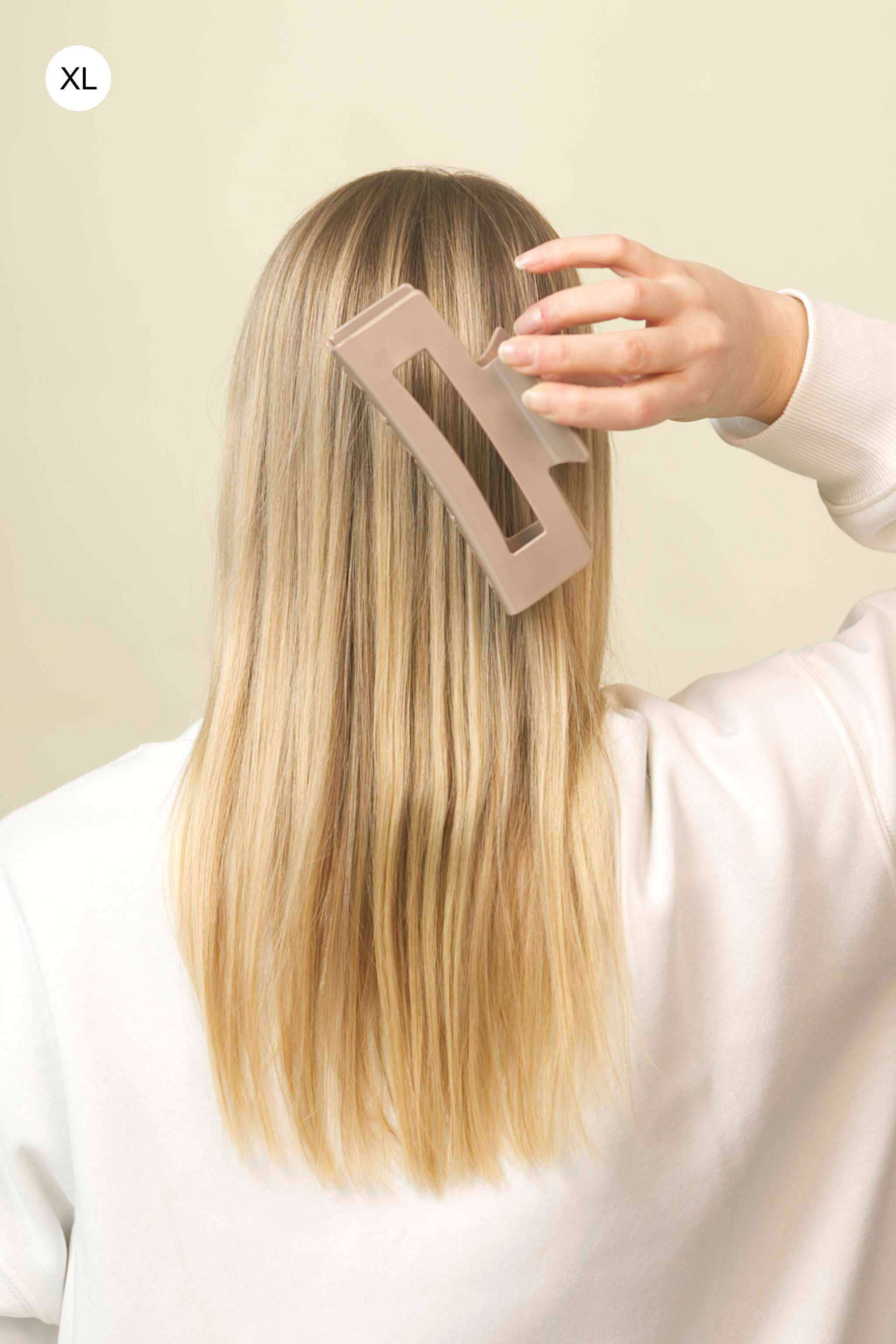 Stilvolle Haarklammer baileysfarben in einen mittelbraunen bis taupefarbenen Ton aus robustem und leichtem Material – modisches Haaraccessoire mit sicherem Halt und angenehmem Tragegefühl, ideal für den Alltag und besondere Anlässe.