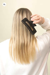 Stilvolle Haarklammer in schwarz aus robustem und leichtem Material – modisches Haaraccessoire mit sicherem Halt und angenehmem Tragegefühl, ideal für den Alltag und besondere Anlässe.