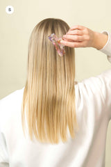 Stilvolle Haarklammer in marmoriertem Rosa, Beige, Flieder, perlendem Weiss aus robustem und leichtem Material – modisches Haaraccessoire mit sicherem Halt und angenehmem Tragegefühl, ideal für den Alltag und besondere Anlässe.