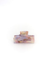 Stilvolle Haarklammer in marmoriertem Rosa, Beige, Flieder, perlendem Weiss aus robustem und leichtem Material – modisches Haaraccessoire mit sicherem Halt und angenehmem Tragegefühl, ideal für den Alltag und besondere Anlässe.