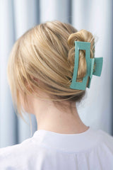 Stilvolle Haarklammer in pastellgrün aus robustem und leichtem Material – modisches Haaraccessoire mit sicherem Halt und angenehmem Tragegefühl, ideal für den Alltag und besondere Anlässe.