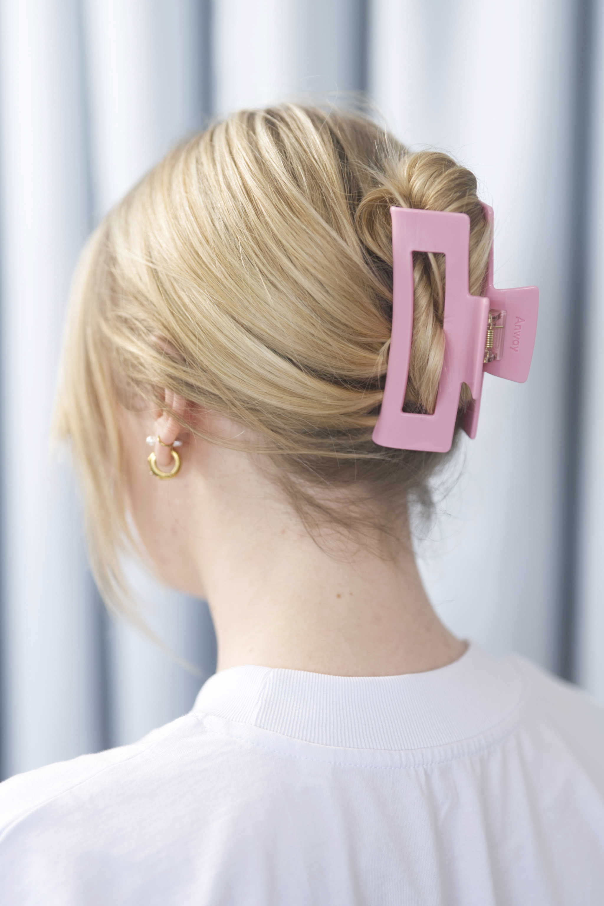 Stilvolle Haarklammer in rosa aus robustem und leichtem Material – modisches Haaraccessoire mit sicherem Halt und angenehmem Tragegefühl, ideal für den Alltag und besondere Anlässe.