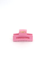 Stilvolle Haarklammer in rosa aus robustem und leichtem Material – modisches Haaraccessoire mit sicherem Halt und angenehmem Tragegefühl, ideal für den Alltag und besondere Anlässe.