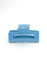 Stilvolle Haarklammer in hellblau aus robustem und leichtem Material – modisches Haaraccessoire mit sicherem Halt und angenehmem Tragegefühl, ideal für den Alltag und besondere Anlässe.