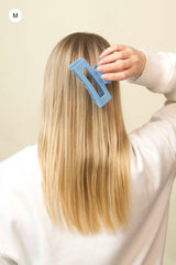 Stilvolle Haarklammer in hellblau aus robustem und leichtem Material – modisches Haaraccessoire mit sicherem Halt und angenehmem Tragegefühl, ideal für den Alltag und besondere Anlässe.