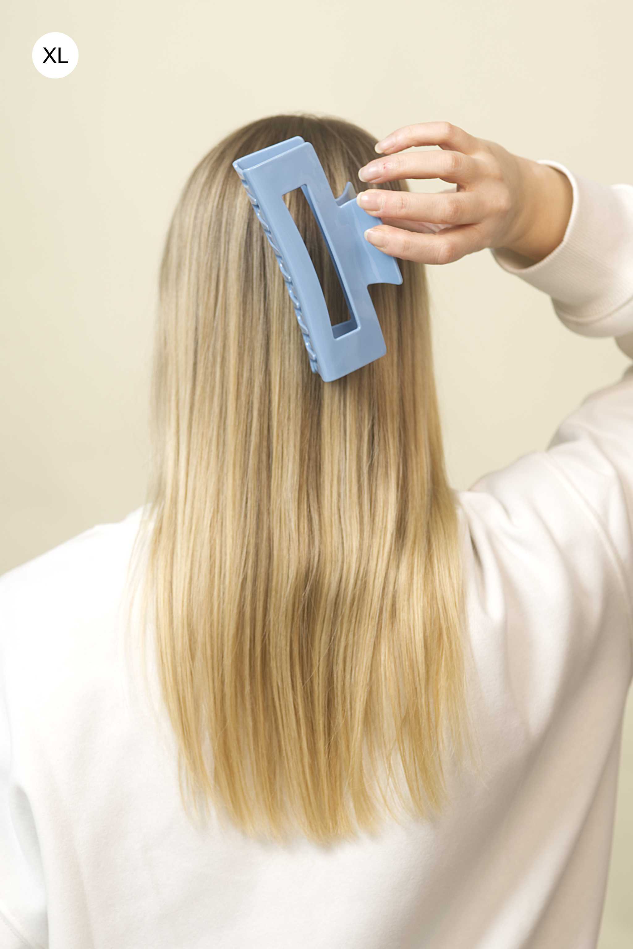 Stilvolle Haarklammer in hellblau aus robustem und leichtem Material – modisches Haaraccessoire mit sicherem Halt und angenehmem Tragegefühl, ideal für den Alltag und besondere Anlässe.