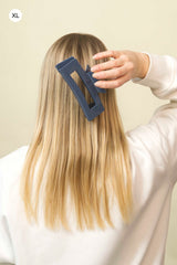 Stilvolle Haarklammer in dunkelblau, navy aus robustem und leichtem Material – modisches Haaraccessoire mit sicherem Halt und angenehmem Tragegefühl, ideal für den Alltag und besondere Anlässe.
