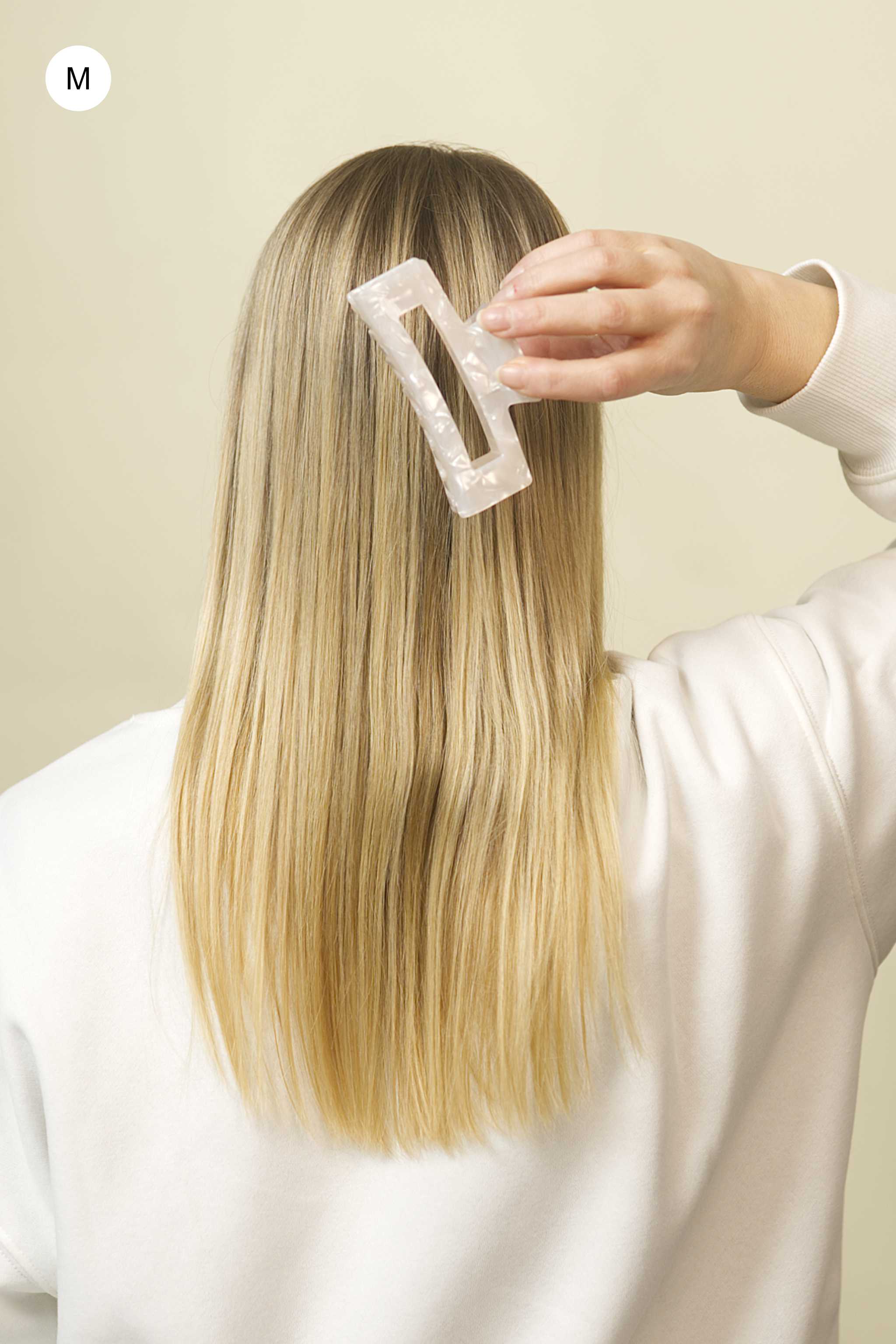 Stilvolle Haarklammer in perlendem weiss aus robustem und leichtem Material – modisches Haaraccessoire mit sicherem Halt und angenehmem Tragegefühl, ideal für den Alltag und besondere Anlässe.