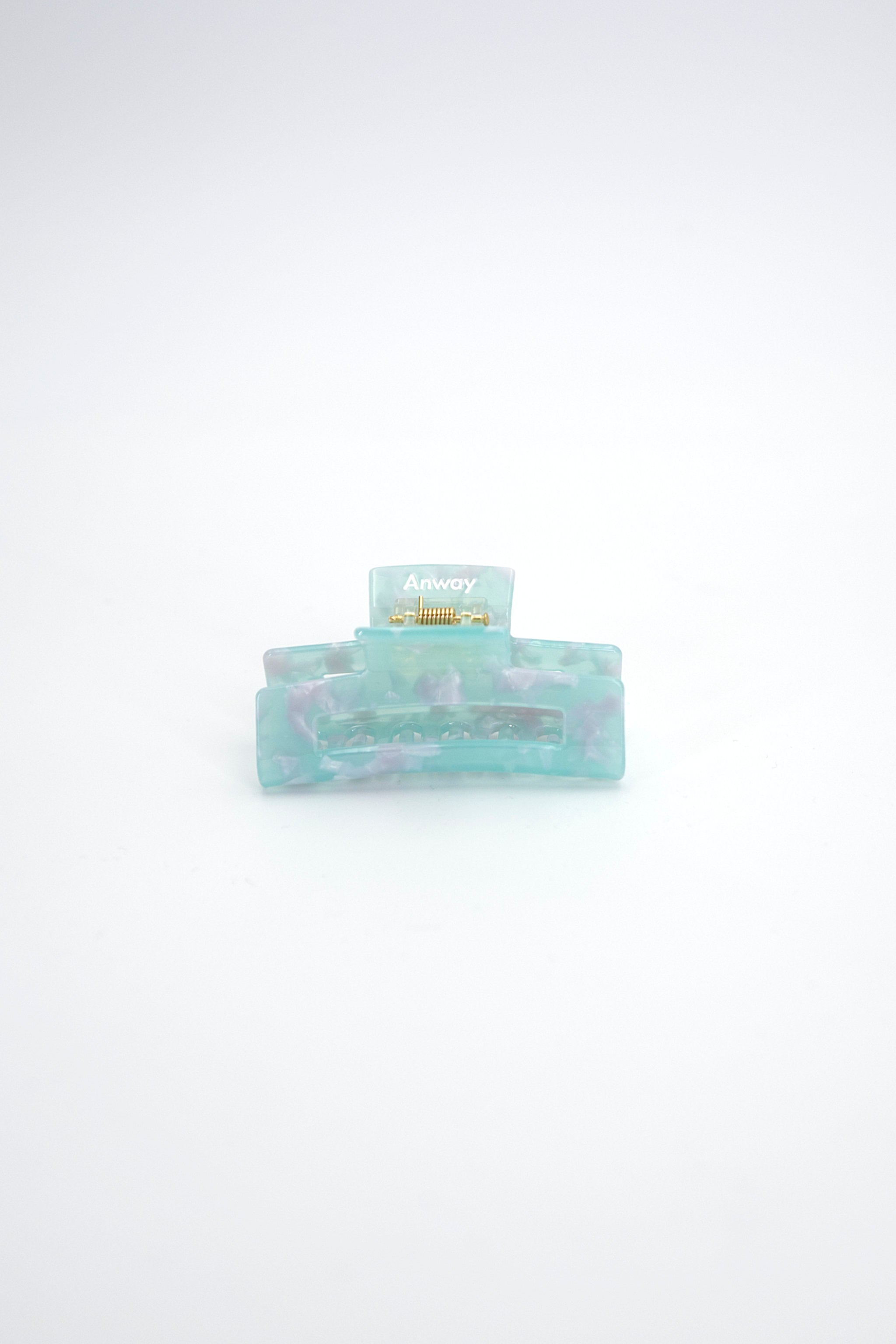 Stilvolle Haarklammer in marmoriertem Mintgrün mit perlmuttartigem Glanz aus robustem und leichtem Material – modisches Haaraccessoire mit sicherem Halt und angenehmem Tragegefühl, ideal für den Alltag und besondere Anlässe.