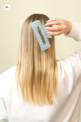 Stilvolle Haarklammer in marmoriertem Mintgrün mit perlmuttartigem Glanz aus robustem und leichtem Material – modisches Haaraccessoire mit sicherem Halt und angenehmem Tragegefühl, ideal für den Alltag und besondere Anlässe.