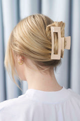 Stilvolle Haarklammer vanillefarben in hellem Beige aus robustem und leichtem Material – modisches Haaraccessoire mit sicherem Halt und angenehmem Tragegefühl, ideal für den Alltag und besondere Anlässe.