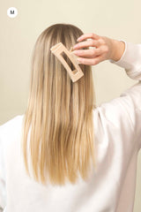 Stilvolle Haarklammer vanillefarben in hellem Beige aus robustem und leichtem Material – modisches Haaraccessoire mit sicherem Halt und angenehmem Tragegefühl, ideal für den Alltag und besondere Anlässe.