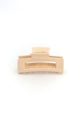 Stilvolle Haarklammer vanillefarben in hellem Beige aus robustem und leichtem Material – modisches Haaraccessoire mit sicherem Halt und angenehmem Tragegefühl, ideal für den Alltag und besondere Anlässe.