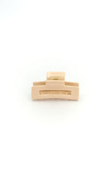 Stilvolle Haarklammer vanillefarben in hellem Beige aus robustem und leichtem Material – modisches Haaraccessoire mit sicherem Halt und angenehmem Tragegefühl, ideal für den Alltag und besondere Anlässe.