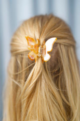 Schmetterling-Haarklammer im trendigen Design – ideal für halboffene Frisuren und Hochsteckfrisuren bei kürzerem Haar.