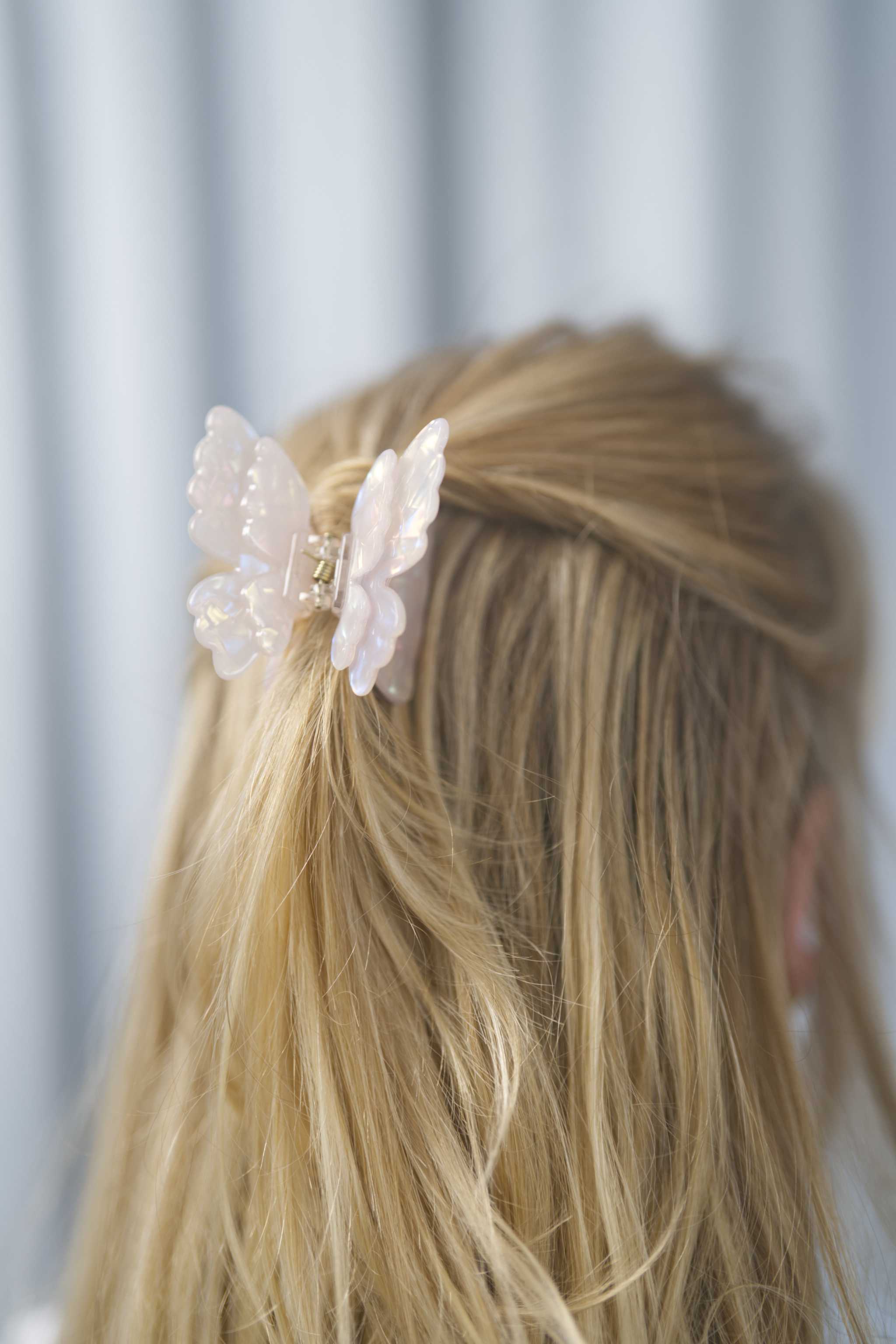 Schmetterling-Haarklammer für halboffene oder hochgesteckte Frisuren – trendiges Design für stilvolle Alltags- und Party-Looks.