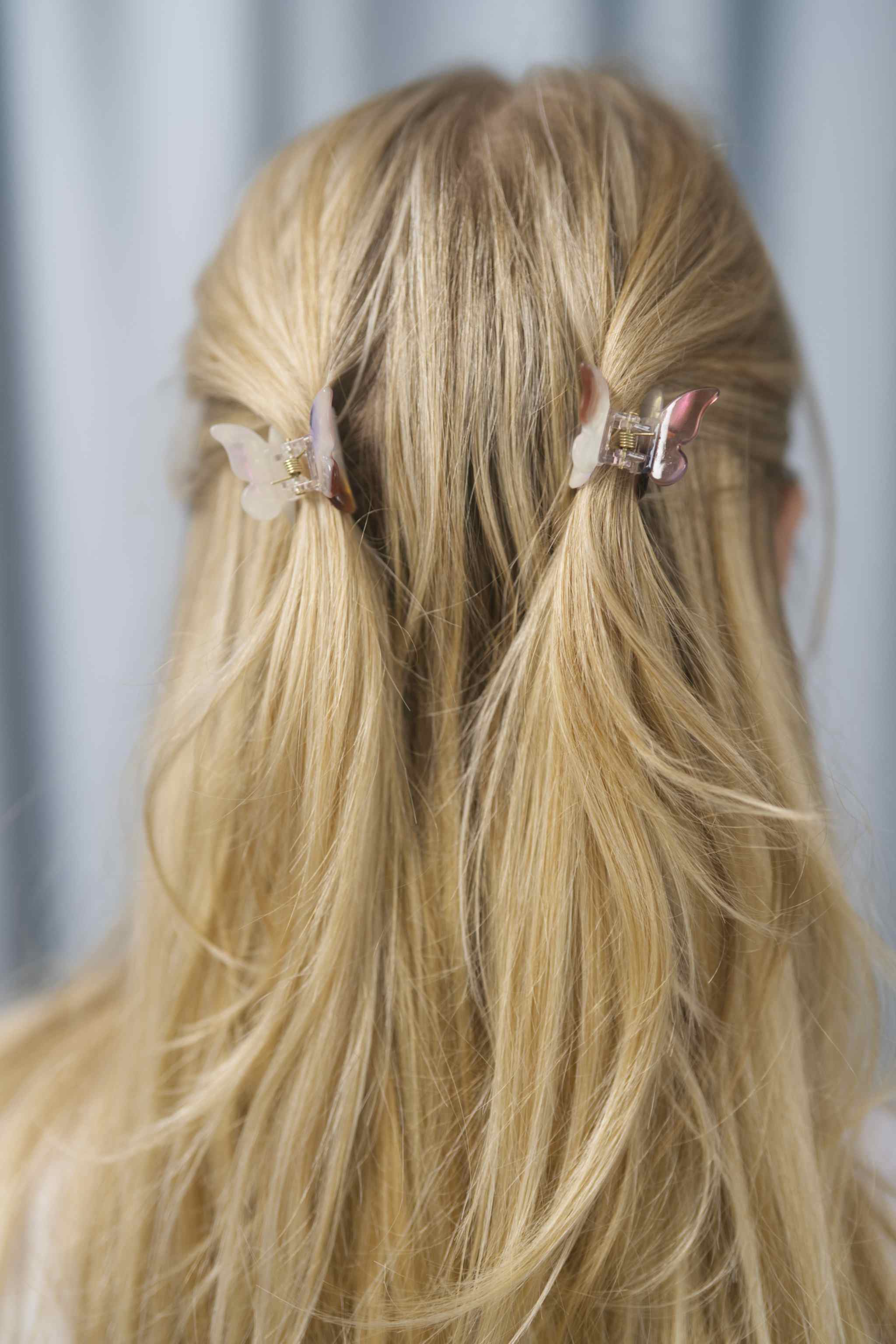 Schmetterling Mini Haarklammern im 2er-Set – zarte Haaraccessoires zum Zurückstecken von Strähnen, ideal für verspielte Frisuren.
