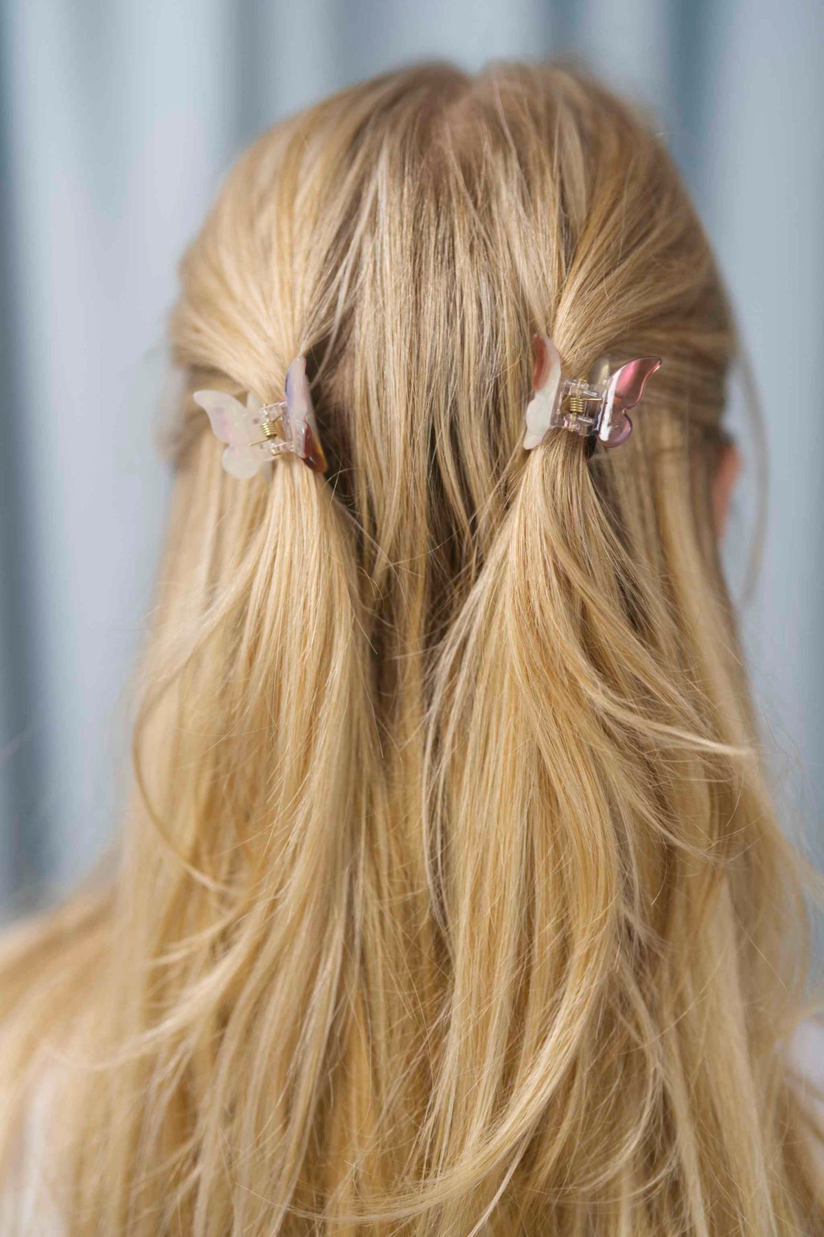 Schmetterling Mini Haarklammern im 2er-Set – zarte Haaraccessoires zum Zurückstecken von Strähnen, ideal für verspielte Frisuren.
