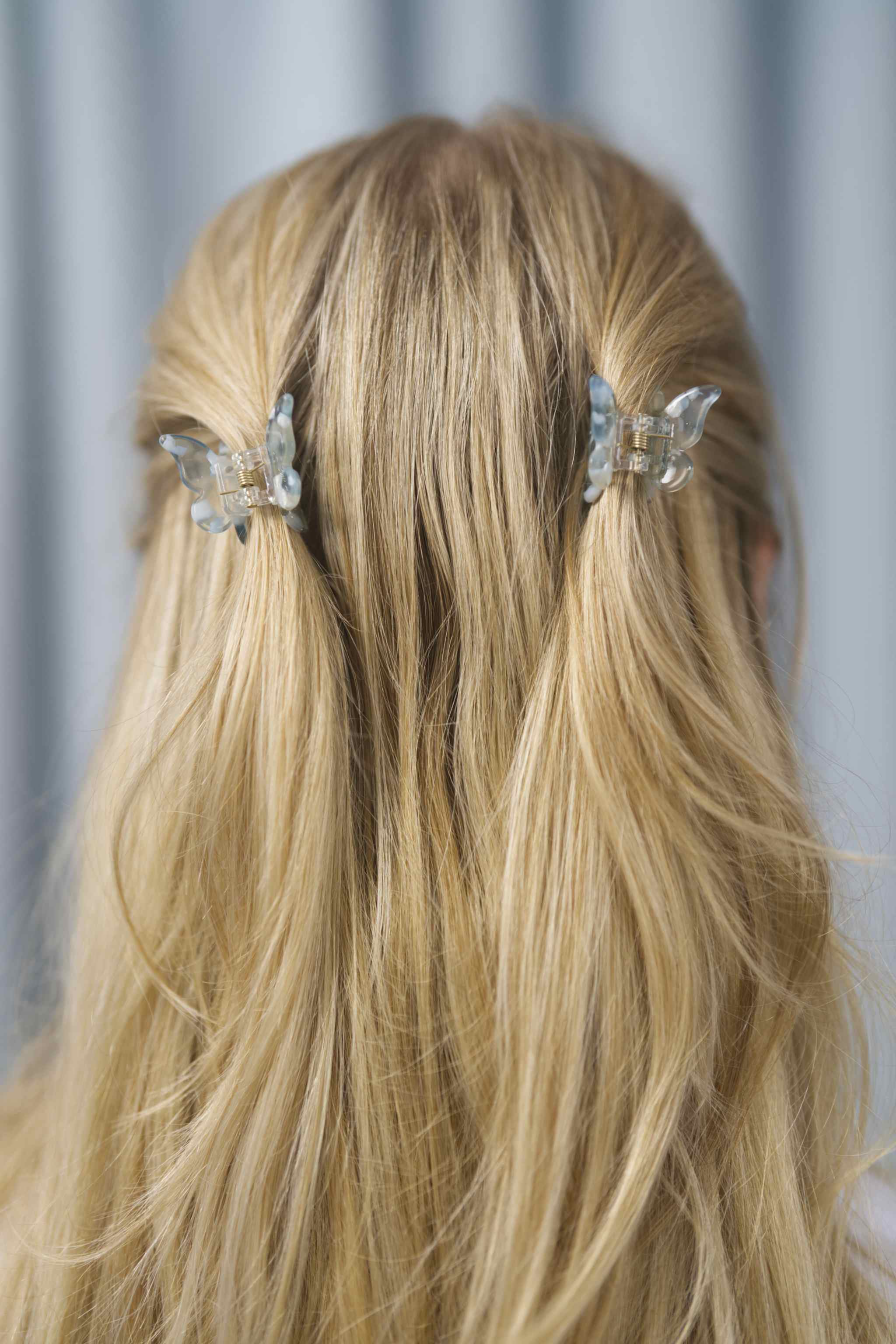 Schmetterling Mini Haarklammern im 2er-Set – zarte Haaraccessoires zum Zurückstecken von Strähnen, ideal für verspielte Frisuren.