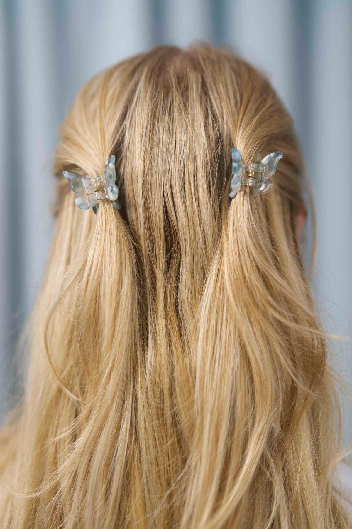 Schmetterling Mini Haarklammern im 2er-Set – zarte Haaraccessoires zum Zurückstecken von Strähnen, ideal für verspielte Frisuren.