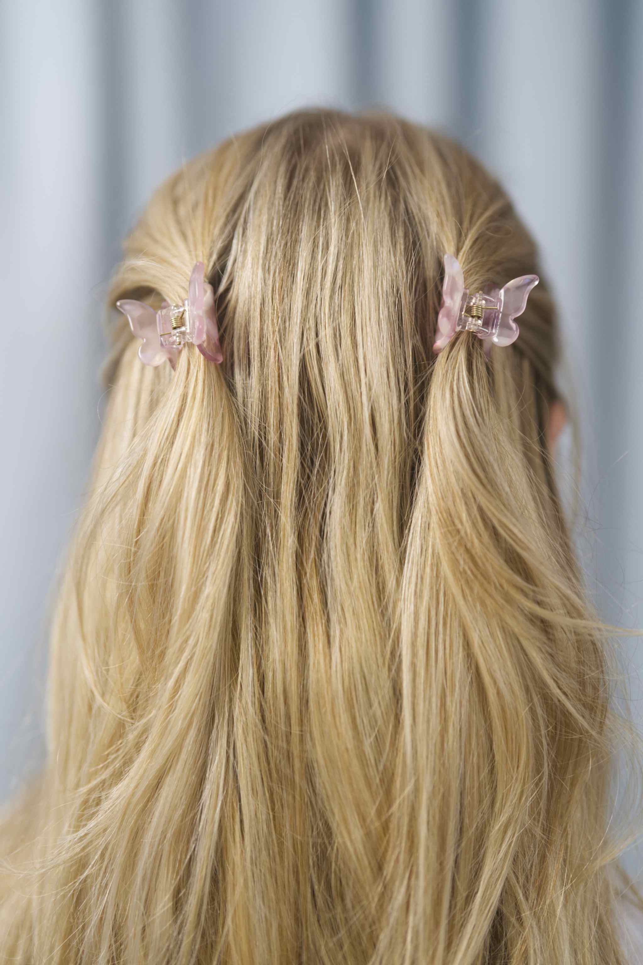 Schmetterling Mini Haarklammern im 2er-Set – zarte Haaraccessoires zum Zurückstecken von Strähnen, ideal für verspielte Frisuren.