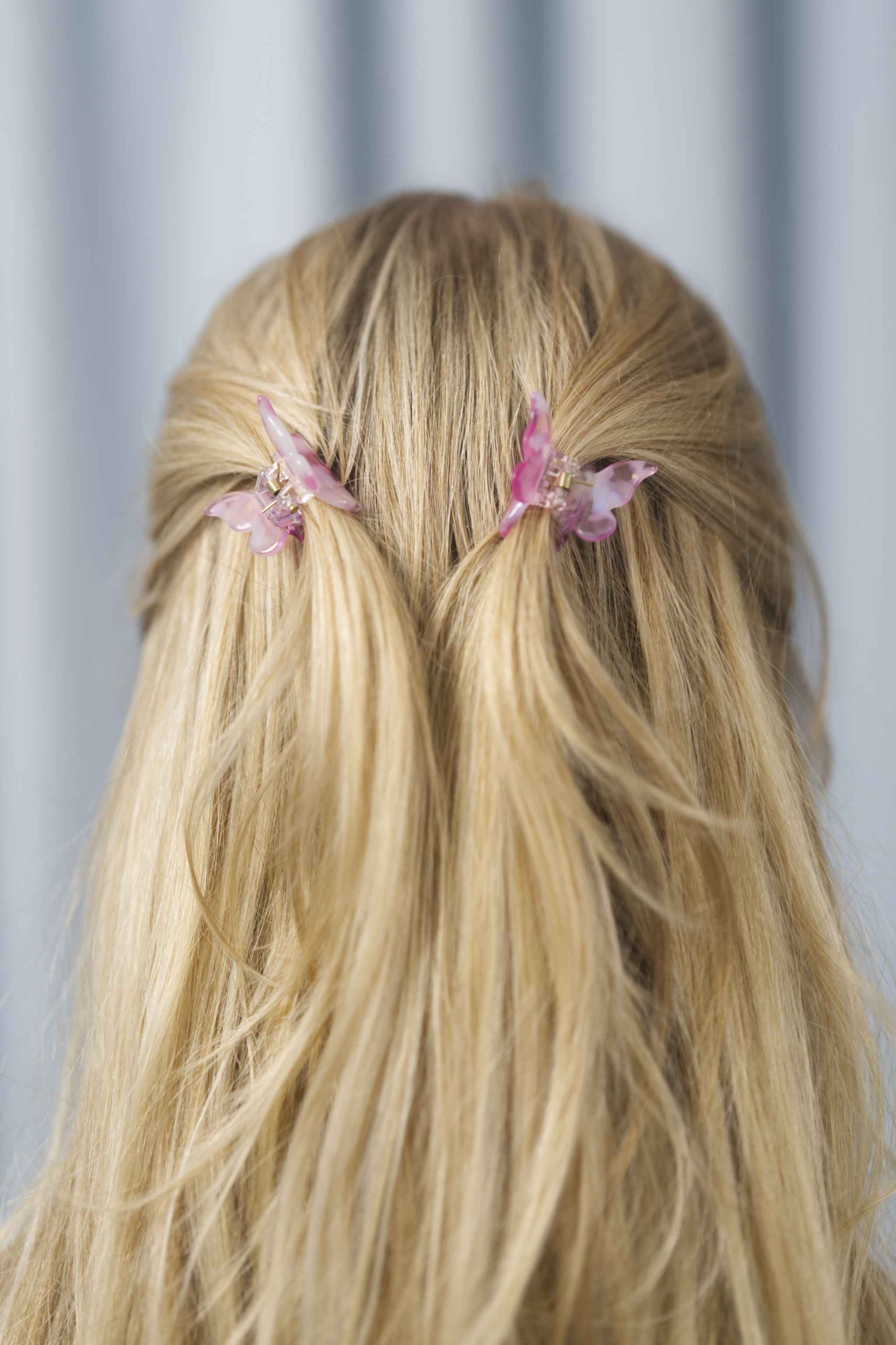 Schmetterling Mini Haarklammern im 2er-Set – zarte Haaraccessoires zum Zurückstecken von Strähnen, ideal für verspielte Frisuren.