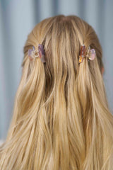 Mini Haarklammern in marmoriertem Rosa, Beige, Flieder, perlendem Weiss im 2er-Set – stylische und praktische Haaraccessoires zum Zurückstecken von Strähnen, ideal für kreative Frisuren.
