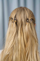 Mini Haarklammern im klassischen Tortoise-Muster mit marmorierter Optik in Braun und Schwarz im 2er-Set – stylische und praktische Haaraccessoires zum Zurückstecken von Strähnen, ideal für kreative Frisuren.