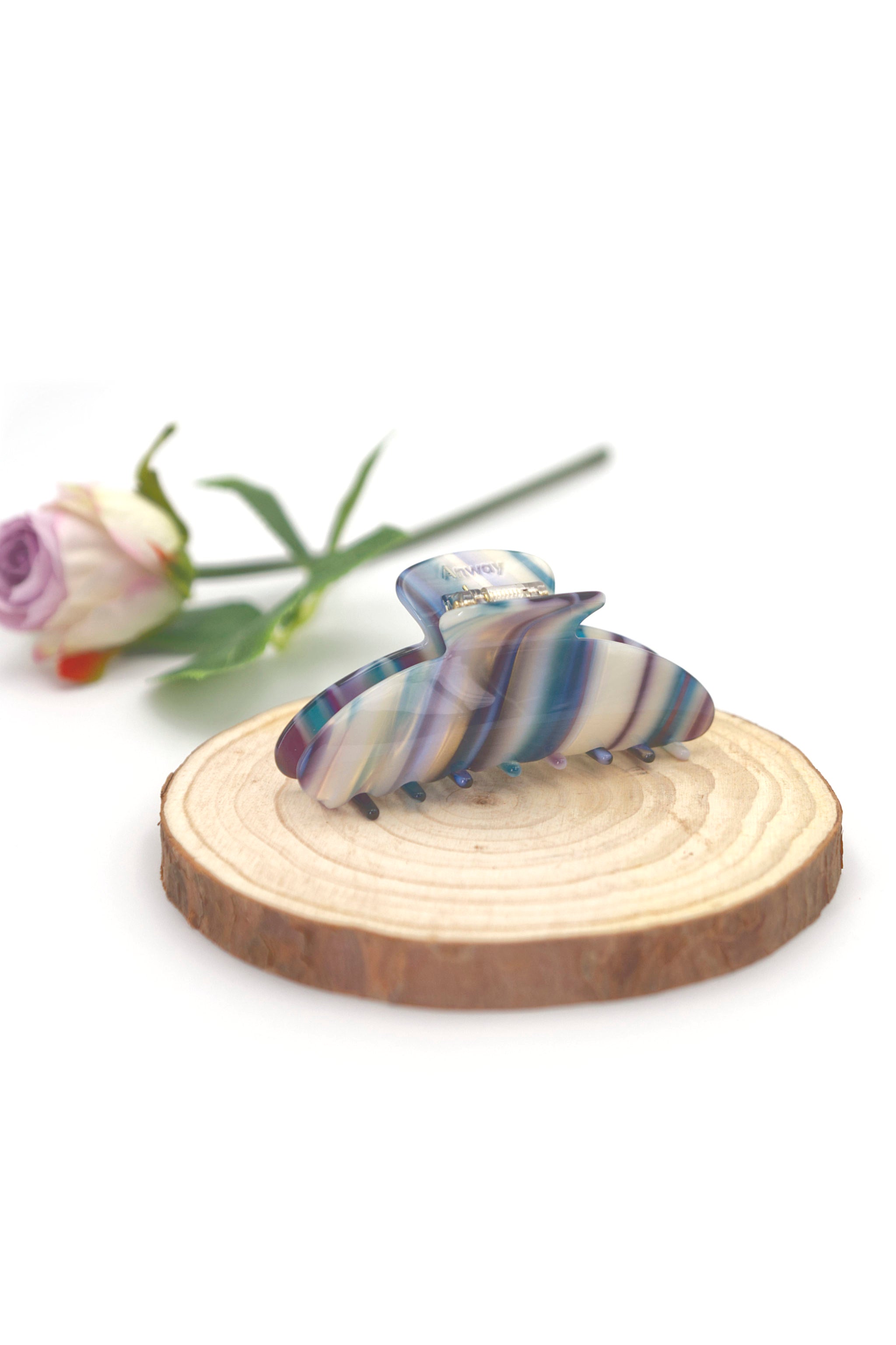 Moon Haarklammer im marmorierten Multicolor-Design mit eleganten Streifen in Violett, Türkis und Creme mit stilvollem Design – elegantes und zeitloses Haaraccessoire für jeden Anlass, ideal für einen klassischen und unverwechselbaren Look.